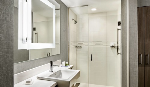 Suite, 1 King-Bett, Nichtraucher (Mobility Accessible, Tub)