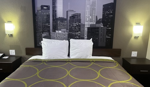 Zimmer, 1 King-Bett, barrierefrei, Nichtraucher (Mobility,Hearing,Roll-In Shower)