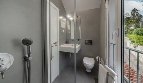 Basic-Zimmer, 1 King-Bett, eingeschränkter Meerblick