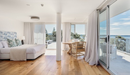 Classic-Penthouse, Badewanne, Buchtblick