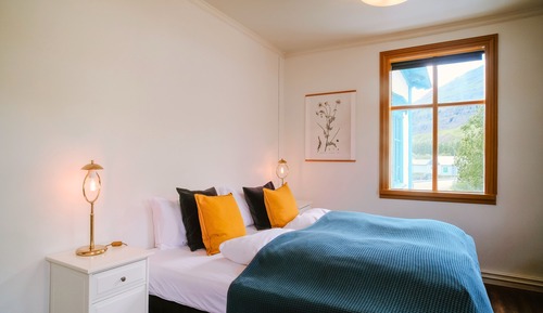 Doppel- oder Zweibettzimmer, eigenes Bad