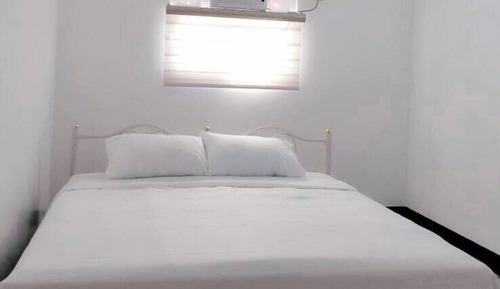 Zimmer (Dorm for 8)