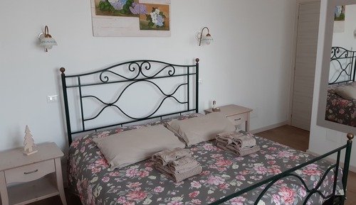 Classic-Doppelzimmer, mit Bad, Hügelblick