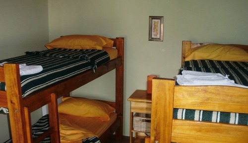 Familien-Ferienhütte, 2 Schlafzimmer, eigenes Bad (1 Double and 4 Single Beds)