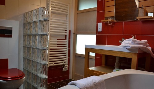 Doppelzimmer, mit Bad (Rouge Savoie)