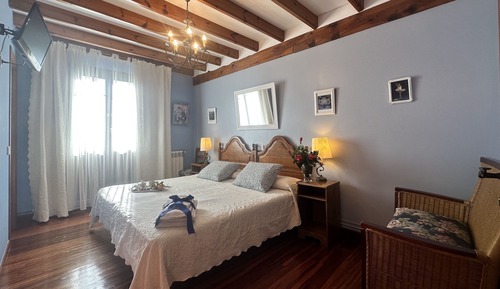 Superior-Doppel- oder -Zweibettzimmer