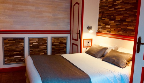 Comfort-Doppelzimmer, eigenes Bad, Gartenblick (Alienor)