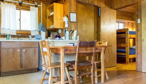 Standard-Ferienhaus, eigenes Bad, Seeblick (2 Butternut Cottage #2)