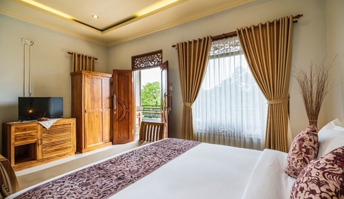 Grand Deluxe, River View