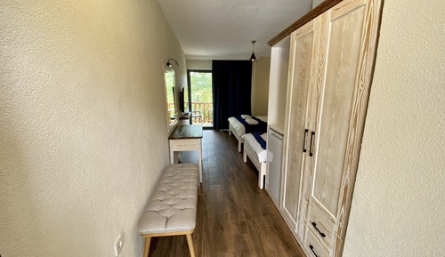 Luxury-Dreibettzimmer, eingeschränkter Meerblick