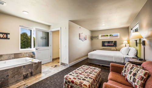 Basic-Zimmer, 1 King-Bett, Whirlpool