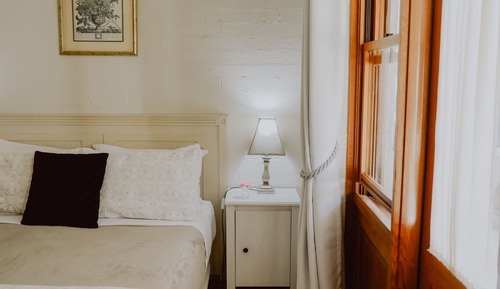 Deluxe-Doppelzimmer, 1 Queen-Bett, Gartenblick, zum Innenhof hin
