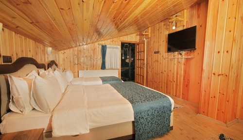 Habitación de diseño, varias camas, vistas a la montaña