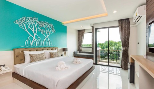 Deluxe King view pool with Balcony