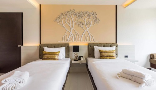 Deluxe Twin View Pool with Balcony