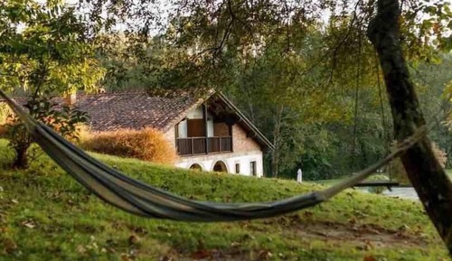 Familien-Ferienhaus, eigenes Bad, Gartenblick (Aire)