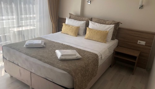 Doppel- oder Zweibettzimmer