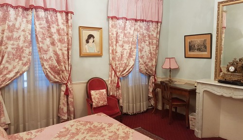 Basic-Doppel- oder -Zweibettzimmer