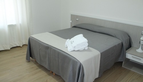 Doppel- oder Zweibettzimmer