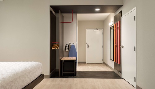 Zimmer, 1 King-Bett, barrierefrei (Hearing, Roll-in Shower)