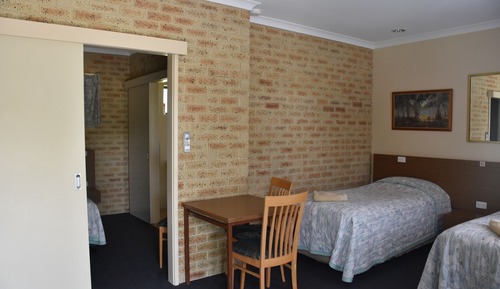 Deluxe-Doppel- oder -Zweibettzimmer, 2 Schlafzimmer, zum Garten hin