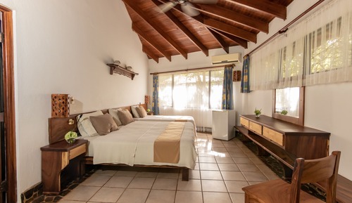 Superior-Ferienhaus, 1 Schlafzimmer, eigenes Bad, Blick auf den Innenhof