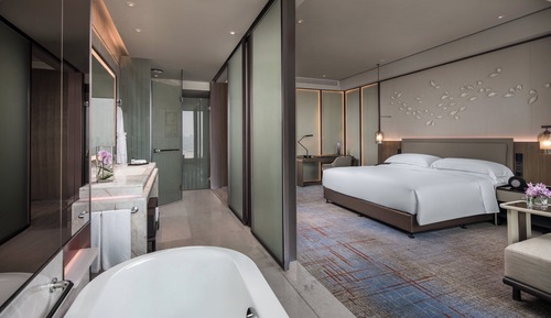 Classic-Zimmer, 1 King-Bett, Flussblick (High Floor)