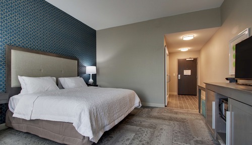 Zimmer, 1 King-Bett, barrierefrei (Roll-In Shower)