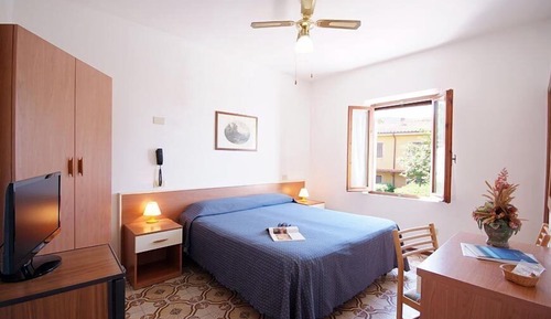 Doppel- oder Zweibettzimmer