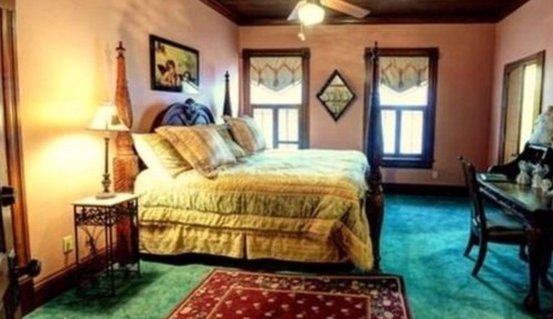 Zimmer, eigenes Bad (Angels Among Us)