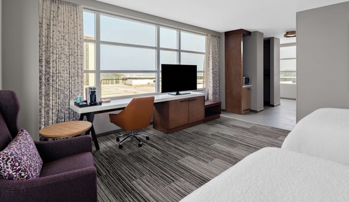 Zimmer, 2 Queen-Betten, barrierefrei, Badewanne