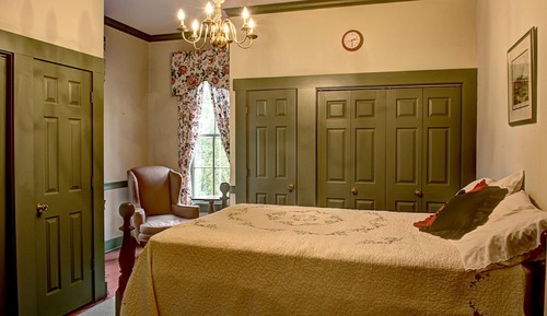 Zimmer, eigenes Bad (Reese's Retreat (Springfield))