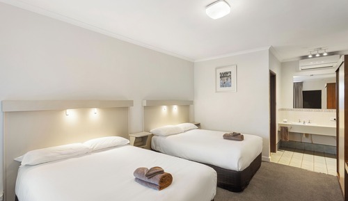 Zweibettzimmer, 2 Doppelbetten
