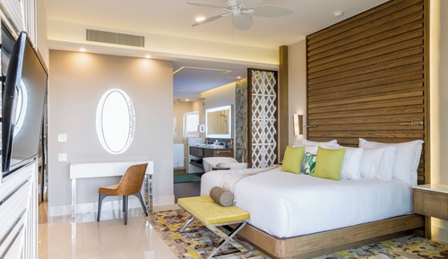 One Bedroom Swim Up + $90 Daily Resort Credit