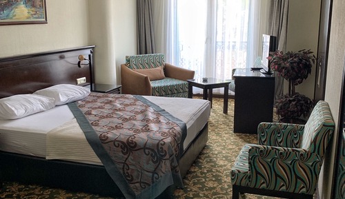 Standard-Doppel- oder -Zweibettzimmer