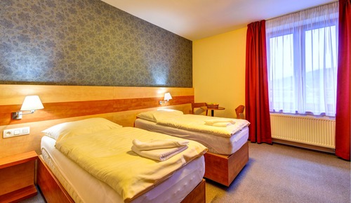 Standard-Doppel- oder -Zweibettzimmer