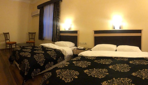 Familien-Doppel- oder -Zweibettzimmer