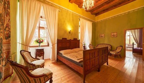 Royal-Dreibettzimmer, Kamin, Gartenblick