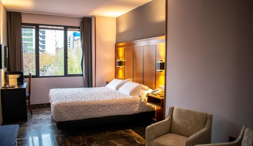 Doppel- oder Zweibettzimmer