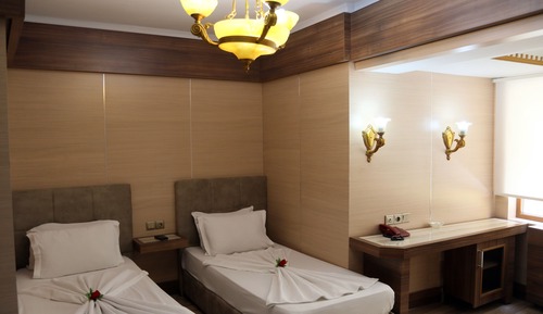 Doppel- oder Zweibettzimmer