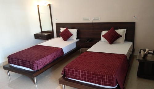 Luxury-Zimmer, 2 Einzelbetten, Poolblick, zum Garten hin
