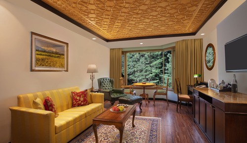 Deluxe Suite Khwabgah ( Gulistan View )