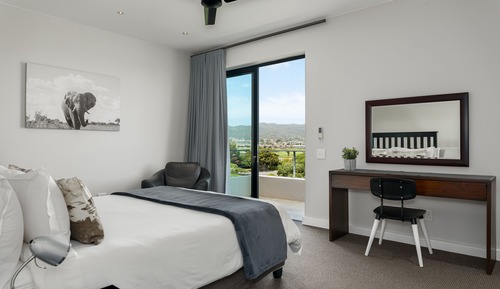 Luxury-Apartment, 2 Schlafzimmer, Balkon, eingeschränkter Meerblick (Moremi)