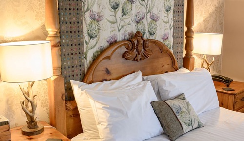 Zimmer (Four Poster)