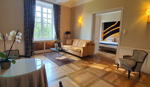 Deluxe-Suite, 1 King-Bett und Schlafsofa, zum Garten hin