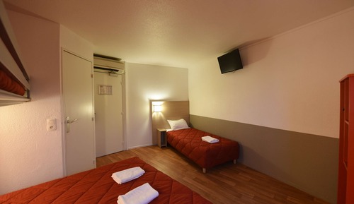 Standardzimmer, Mehrere Betten (1 Double and 1 Single bed)