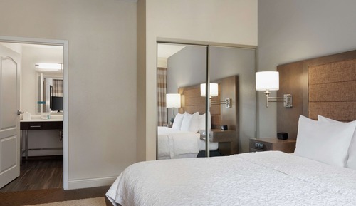 Suite, 1 King-Bett, barrierefrei (Mobility & Hearing, Roll-in Shower)