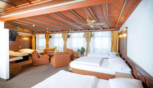 Zimmer für 8 Personen
