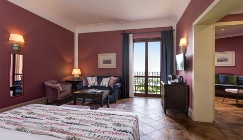 Junior-Suite, 2 Bäder, eingeschränkter Meerblick