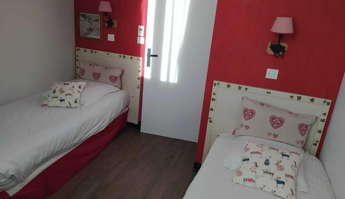Familien-Vierbettzimmer